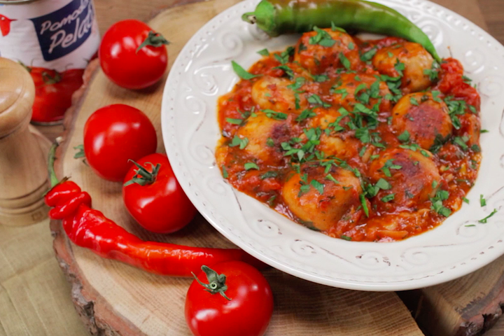 Буллет - мясные тефтели в томатном соусе с зеленью и чесноком. Сытное и насыщенное блюдо!