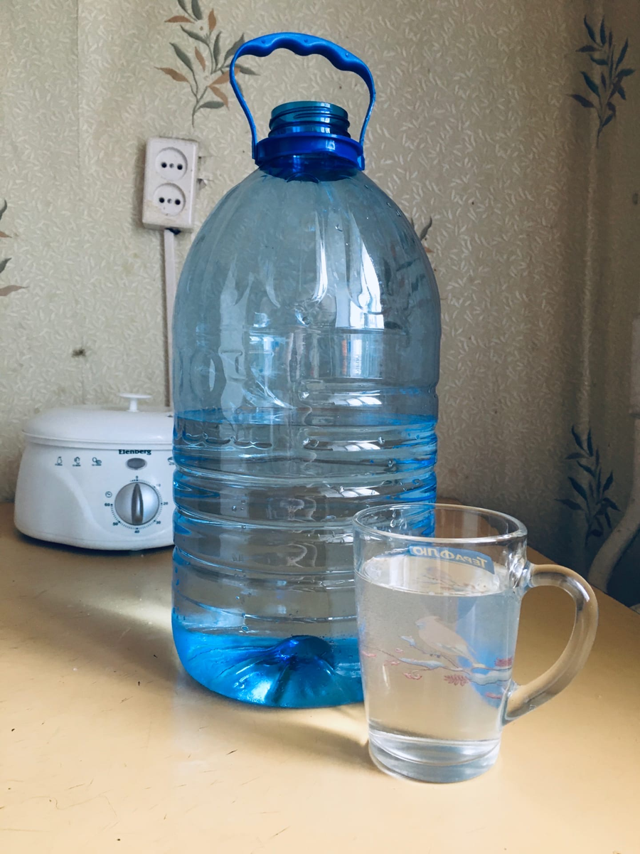 Приготовьте заранее, то количество воды, которое надо на день. 