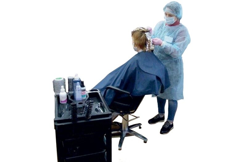 В парикмахерских может работать лишь один мастер в средствах индивидуальной защиты.Фото оперативного штаба по Брянской области.