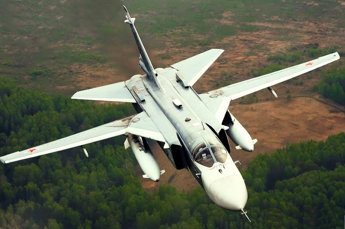 Су-24 - Советский и российский тактический фронтовой бомбардировщик.