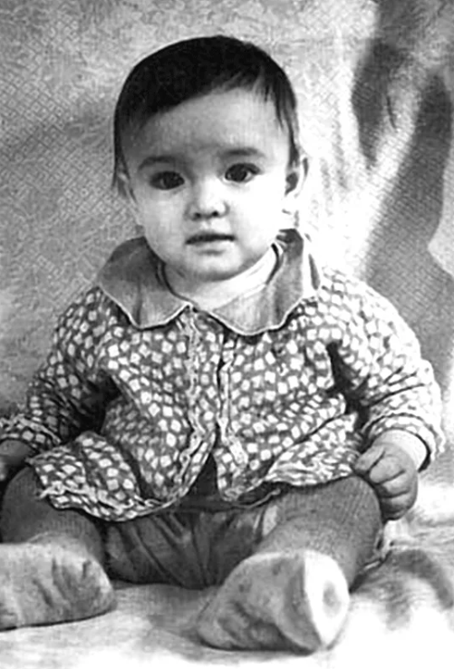 Аня Самохина в детстве. Фото из открытых источников