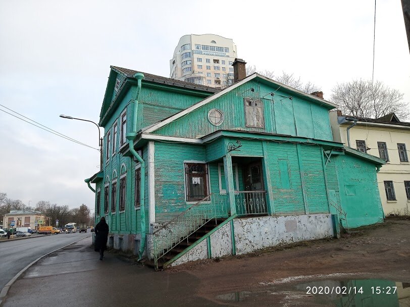 К счастью, историческая часть здания на Воскова, 15 на этот раз не пострадала.