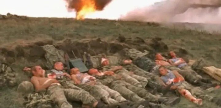  пока одни убивают друг друга,другие зарабатывают капиталы. 