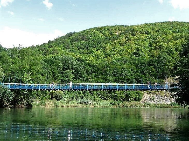 Подвесной мост через реку Вулан