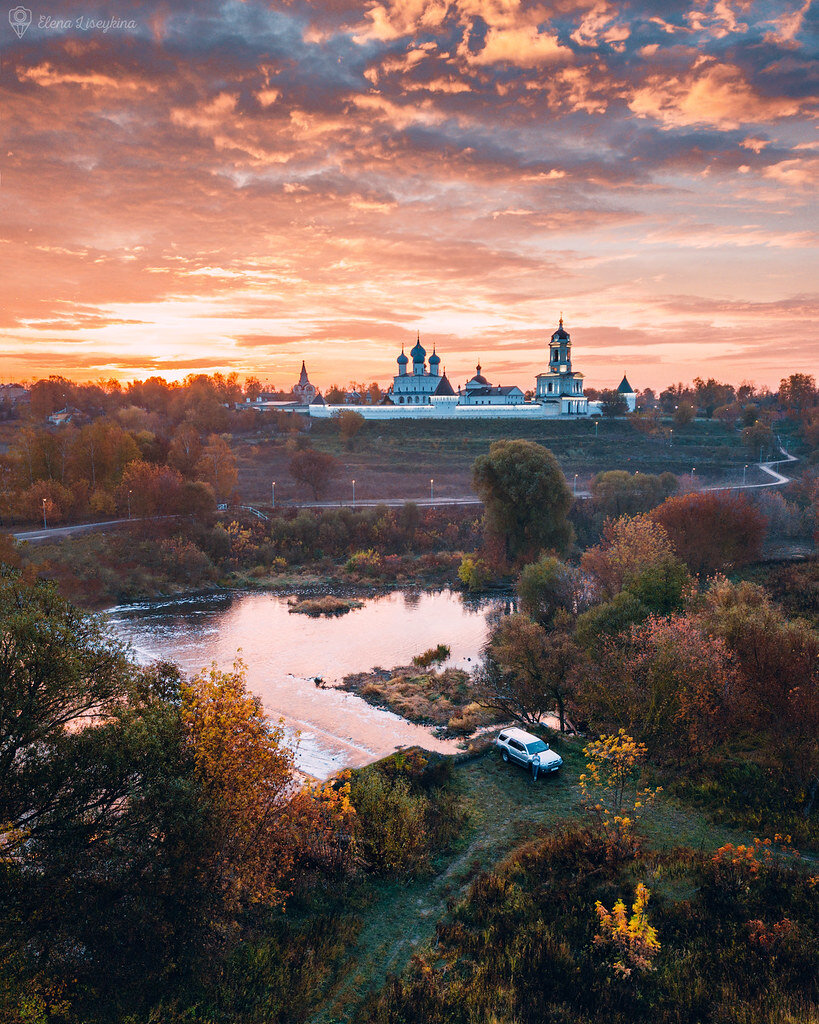 Приезжала в одно и то же место несколько лет подряд на рассвет. Покажу, что удалось сфотографировать