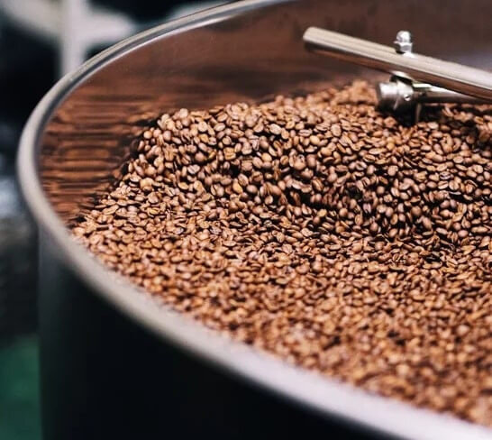 
В процессе обжарки количество кофеина в каждом зерне не меняется