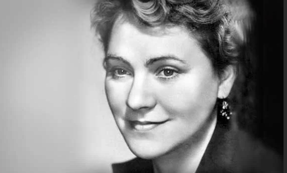 Она теряла всех, кого любила. На склоне лет лишилась и главного дела всей своей жизни. Буфетчица из кино 