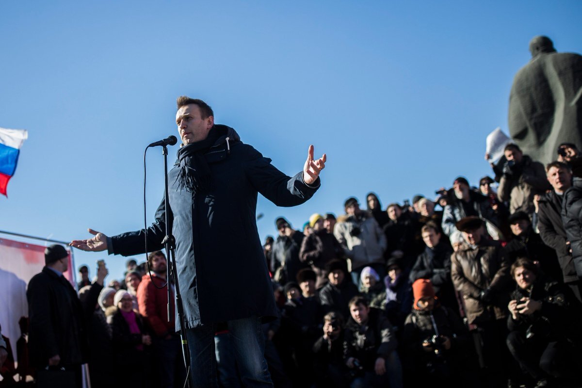 Выступление лидера. Алексей Навальный митинг. Оратор на митинге. Выступление на митинге. Выступление Навального.