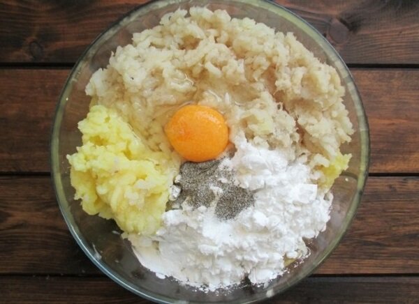 Сервировка котлет из минтая