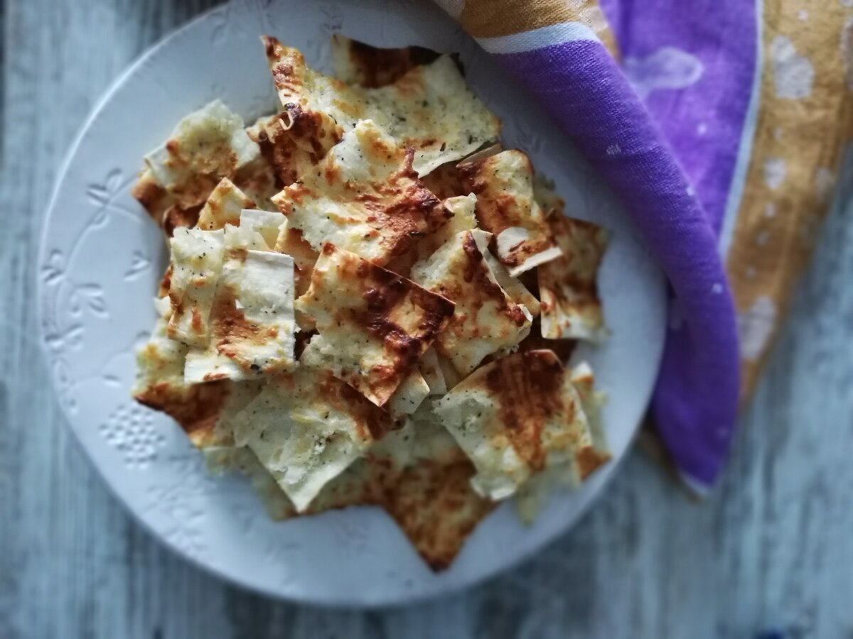 Листайте карусель, на фото все наглядно показано - как сделать чипсы за 10 минут