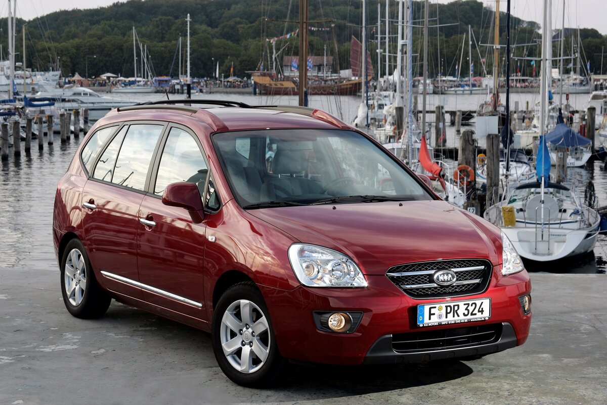 Каренс второго поколения от 2006 года 