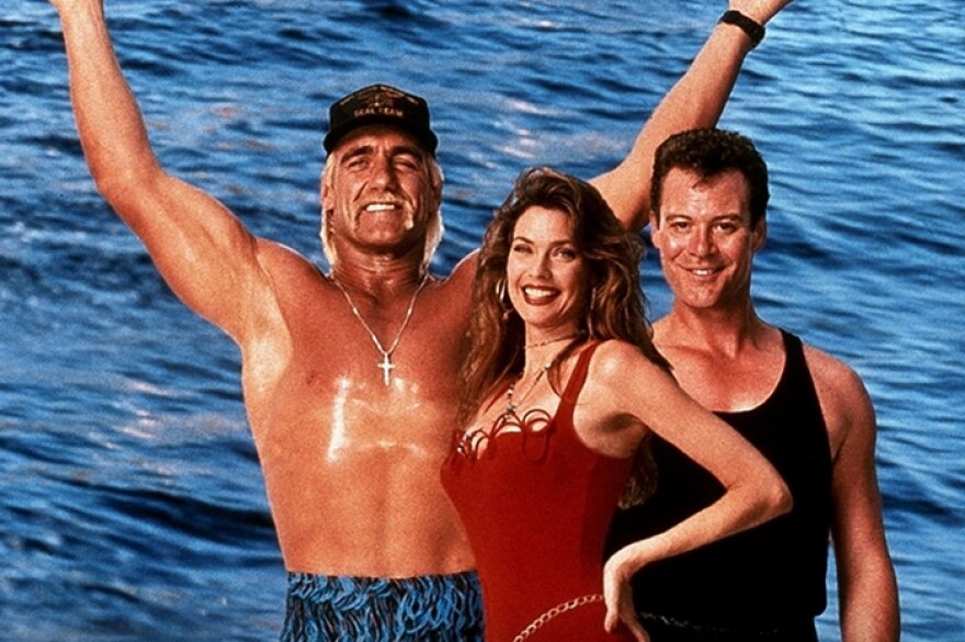 Кэрол Альт с Халком Хоганом  и Крисом Леманном в сериале "Гром в раю"