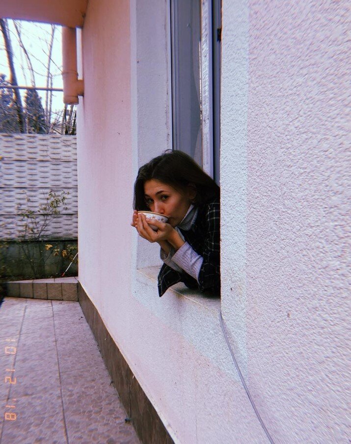 Это я, Даша с края света, автор этого канала. Еще до переезда в Бретань)