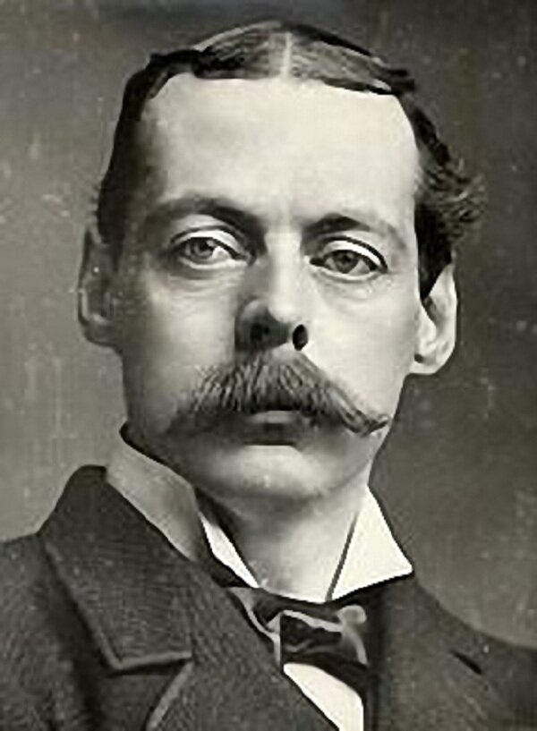 Его убитый сифилисом мозг или скверный характер подсказывал отцу Черчиля делать вот такие высказывания: "Мой сын «станет не более чем светским бездельником, дегенерирующим к убогому и тщетному существованию». Рэндольф Генри Спенсер Черчилль