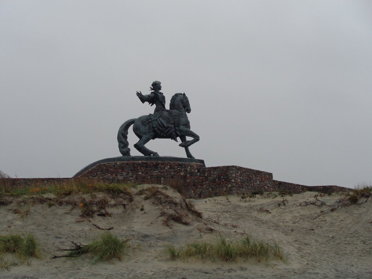 Памятник Елизавете в Балтийске Калининградской области