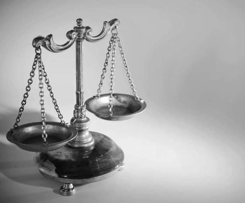 Весы, образ положите образы решений на чашу, и выбирайте ту которая перевесит. Ага в магазине здесь и сейчас :)