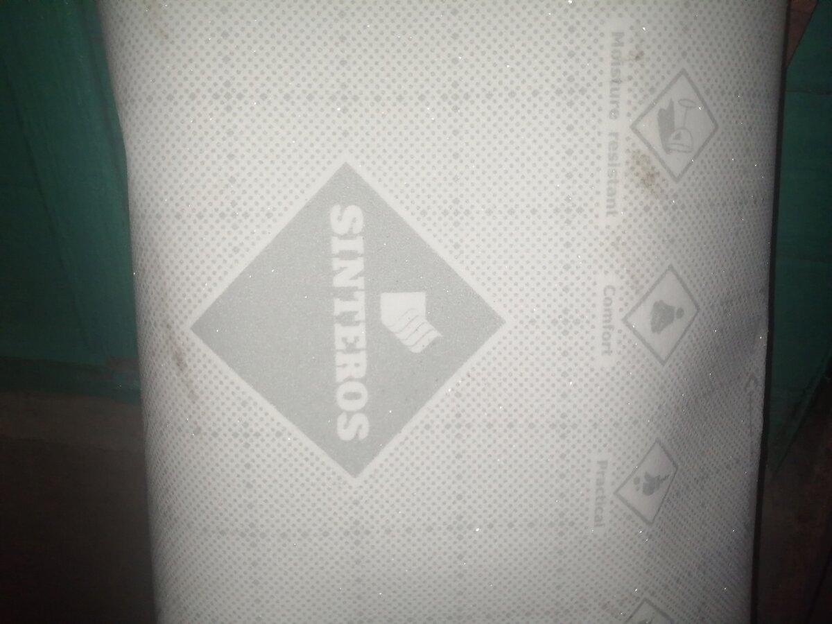 Очень рекомендую не оставлять его на улице, так как он "каменеет" на холодном.