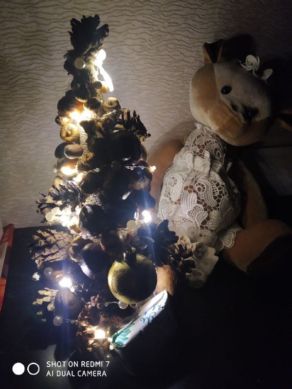 Гирлянда маленькая! Но как горит!))) Для поделок - то, что нужно!