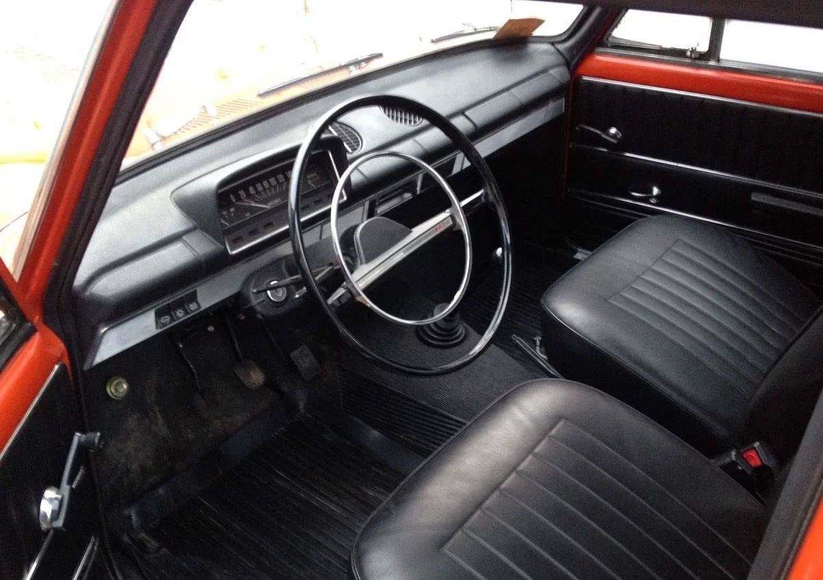 Салон автомобиля 1970 года выпуска