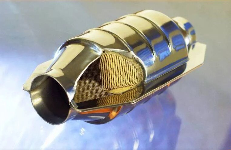 В идеальном состоянии катализатор сохраняется совсем не долго. Зачастую, из-за плохого топлива, он начинает портиться уже на 10 тыс. км пробега.