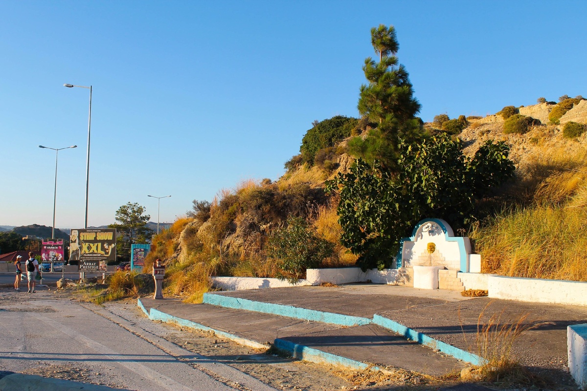 Святой источник недалеко от монастыря Цамбика