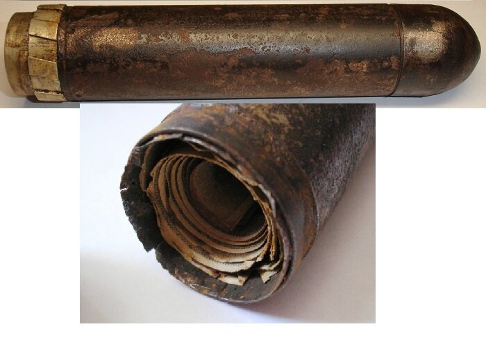 немецкая агитационная ружейная граната и уложенные в ней листовки