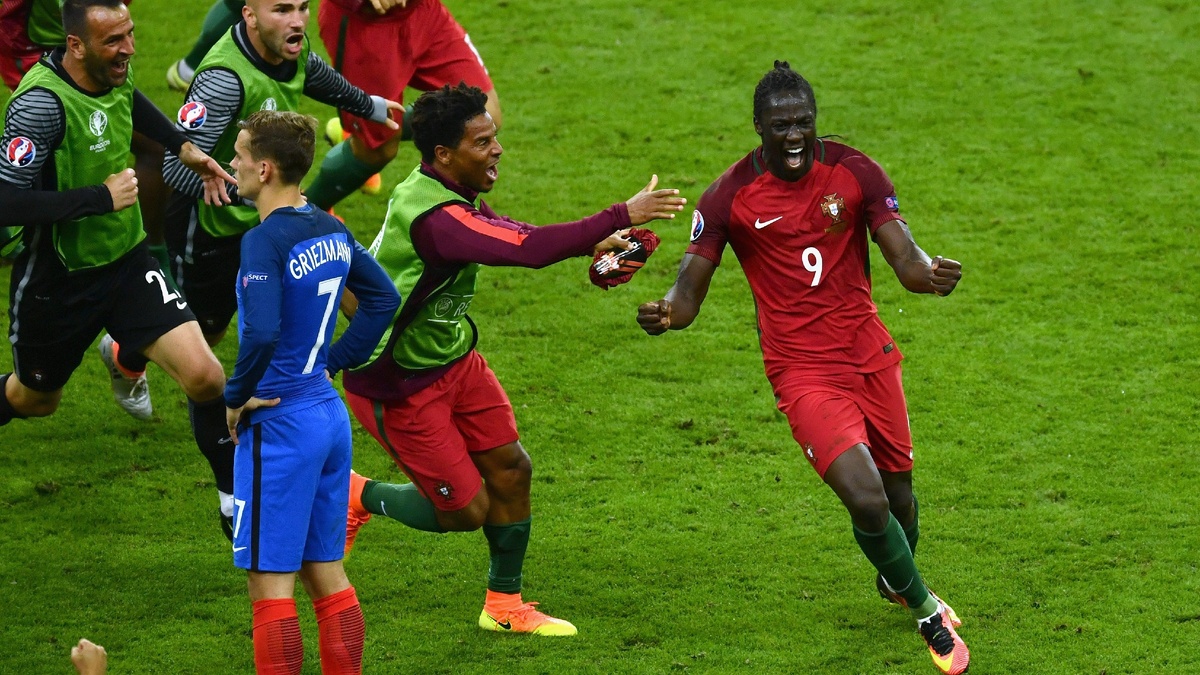 Эдер забивает Франции. Источник soccer.nbcsports.com