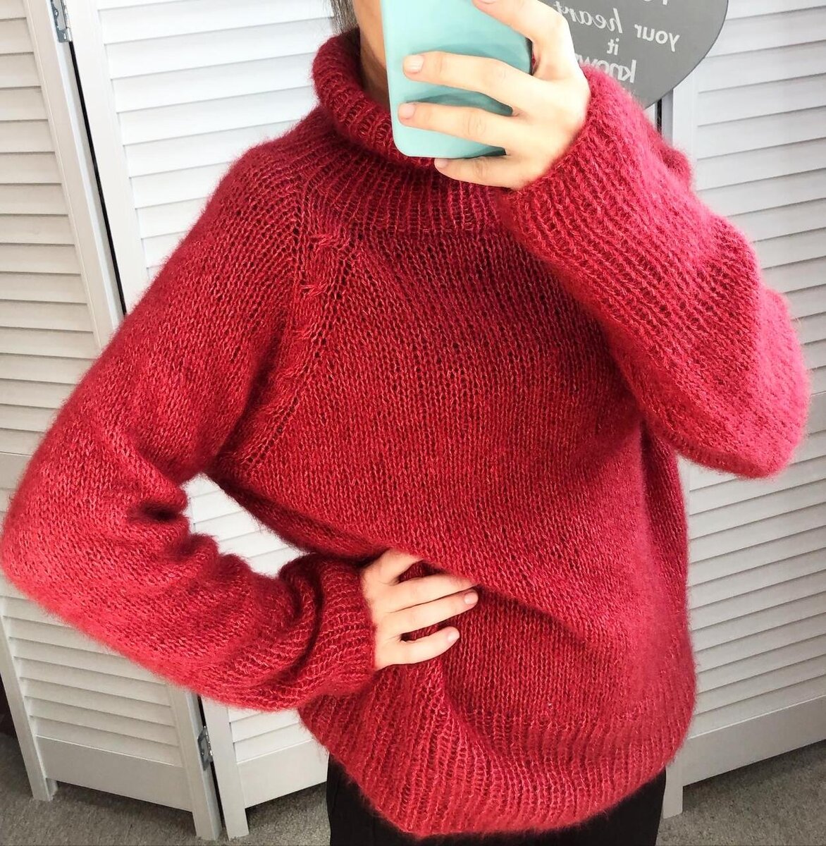 Lana Gatto Silk Mohair - пряжа супер кид мохер на шёлке - маленькие воздушные моточки с классическим метражом и мягчайшим ворсом. Нить Лана Гатто Силк Мохер как пушистая паутинка - прочная и невесомая. Обладает высокой прочностью и первоклассными тепловыми свойствами, несмотря на внешнюю хрупкость и тонкость. 