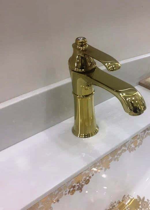 смеситель сияет чистотой