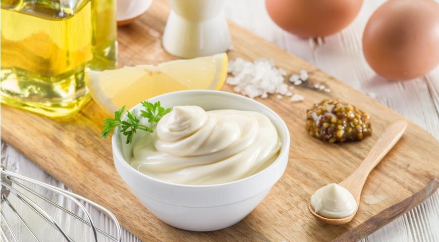 фото: https://www.gastronom.ru/text/sous-pokorivshij-mir-majonez-otmechaet-den-rozhdenija-1012631#:~:text=Любимый%20соус%20Сталина%3A%20майонез%20отмечает,русского%20человека%20майонезная%20зависимость.%204%2C67%2F5