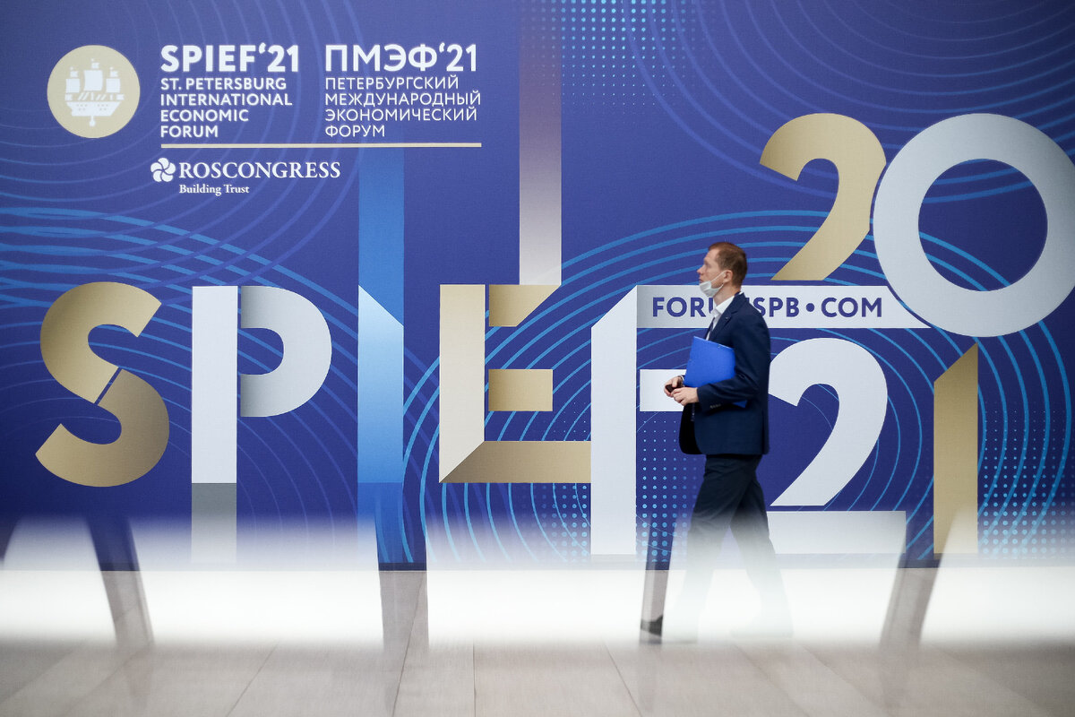 Наконец, все тесты сданы и можно присоединиться к дискуссии (Фото: Михаил Терещенко / фотохост-агентство ТАСС)