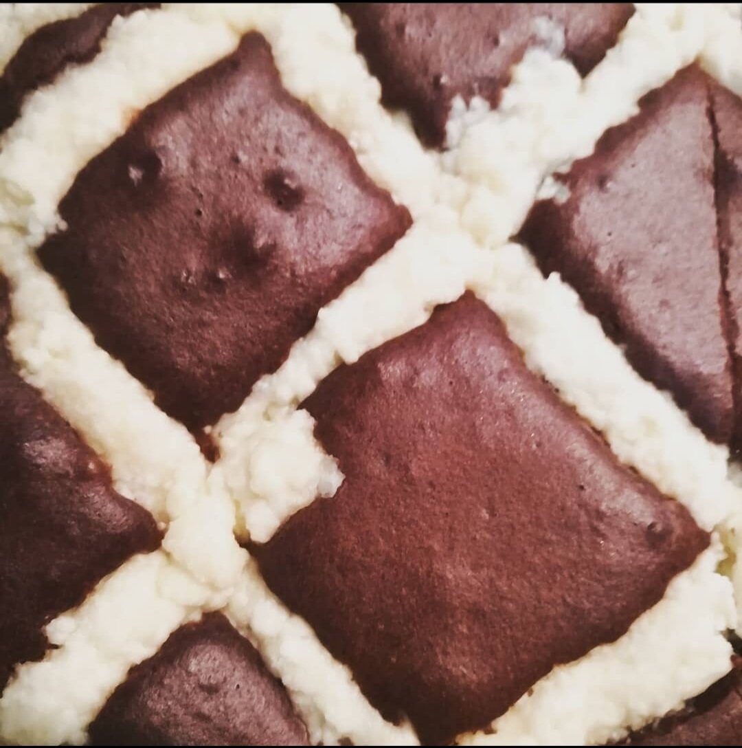 Вы только посмотрите на внешний вид этого пирожка. Так и манит, попробовать хоть кусочек.