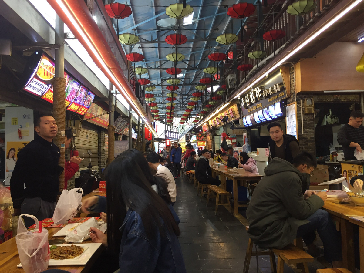 Ланч начинается с 12 дня