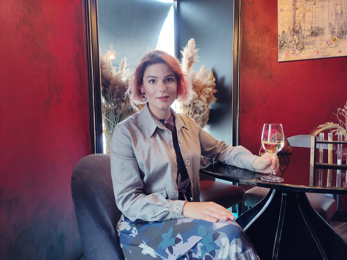 И почему я не надела велосипедки, кроптоп и дедушкин пиджак по середину бедра и огромный по объему сверху? Это ж воплощение моды! Стиля! Совершенства по мнению стритстайл Блогеров из желанной Европы и Америки! Все актуальные уже скопировали! :)