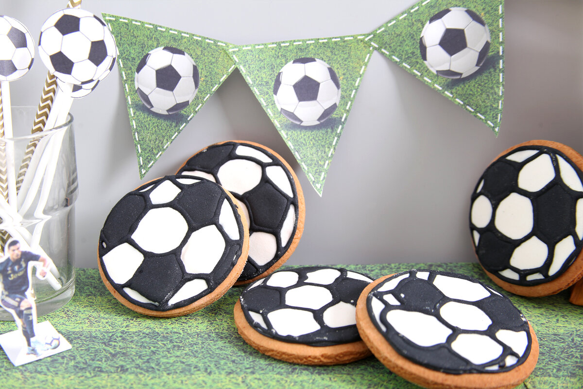 Для канала С.Пудов: рецепт печенья в виде футбольных мячей