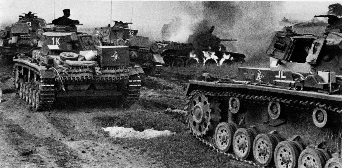 https://waralbum.ru/photocache/17/87/1/17871-files/17871-main.jpg