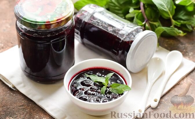 смородина, сахар, мята свежая