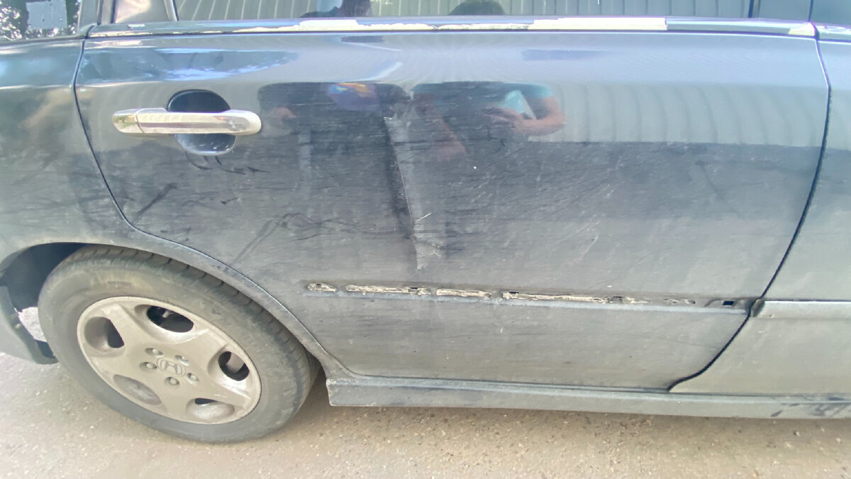 Как купить машину чтобы потом не было проблем? Когда я купил этот чудо агрегат я серчало не мог нарадоваться пока не пришла лютая и холодная Зима и тут я подумал, а может мне помыть в минус 300 машину и я понял что эта идея очень хорошая и когда я помыл на следующий день краска везде лопнула и тогда я понял что без знающих людей автомобили покупать не льзя и так я езжу уже пять лет и аварии были и взад врезались и все ровно  езжу и деньги улаживать не буду так покатаюсь, потом напишу как и за сколько продал.)