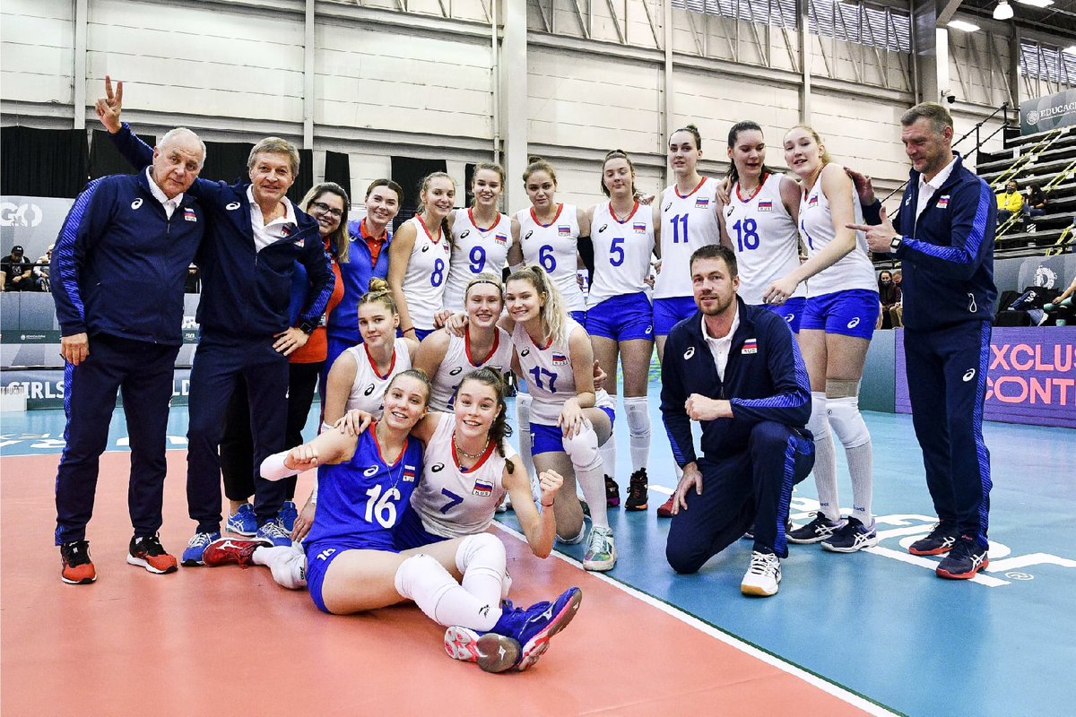 Волейболистки сборной России в мексиканском городе Дуранго в полуфинале чемпионата мира U18 разгромили команду Сербии – 3:0.

Самым результативным игроком стала диагональная сборной России Алина Попова, набравшая 13 очков. Она реализовала 7 из 17 атак (41%), сделала 3 эйса и 3 блока.

Ранее команда Александра Карикова обыграла в группе Словакию (3:0), Болгарию (3:0), Бразилию (3:2) и Аргентину (3:0), а в первых раундах плей-офф прошла Пуэрто-Рико (3:0) и Польшу (3:0).