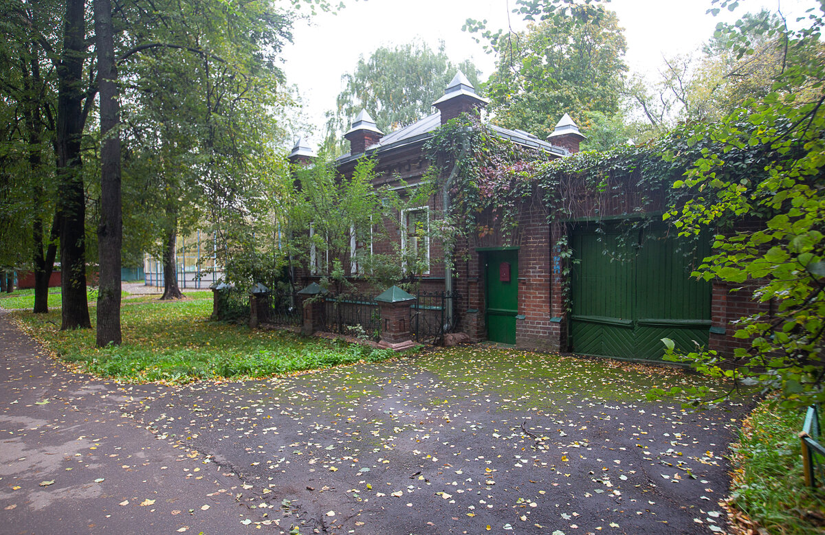 Последний сохранившийся дом бывшего села Черкизова - один из самых колоритных в Москве. Зельев переулок, 6. Фото автора статьи 