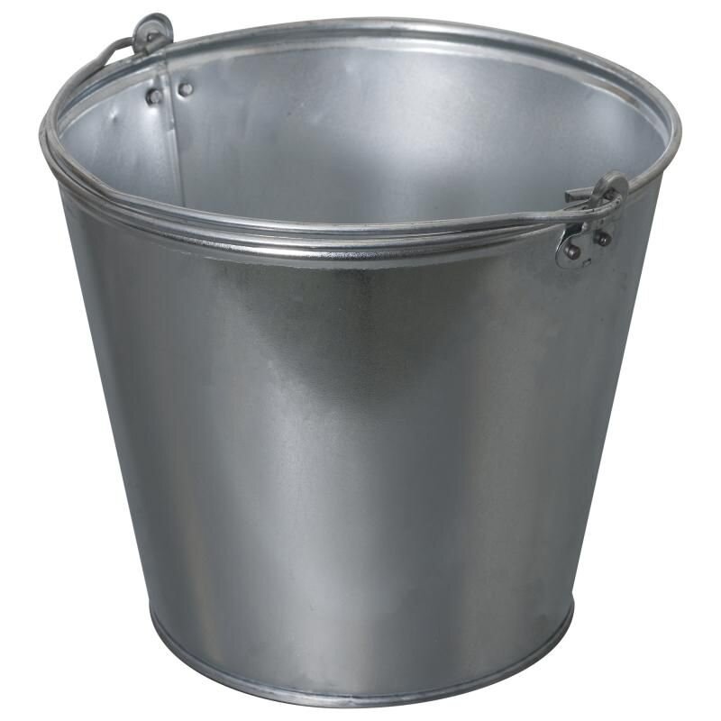 Поливаем ведром