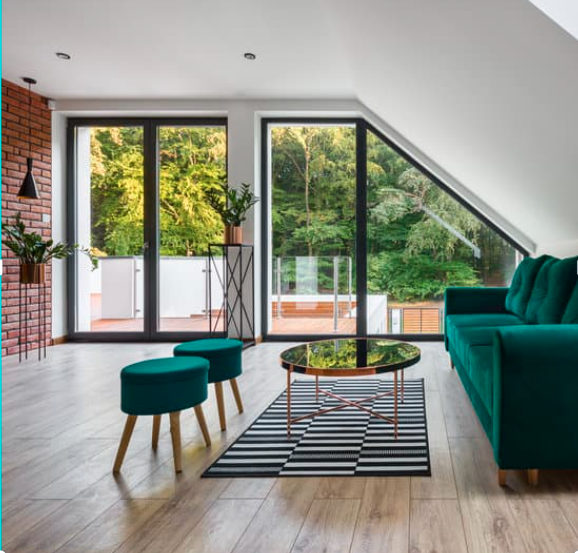 Как оформить дверь на балкон (источник: canva.com)