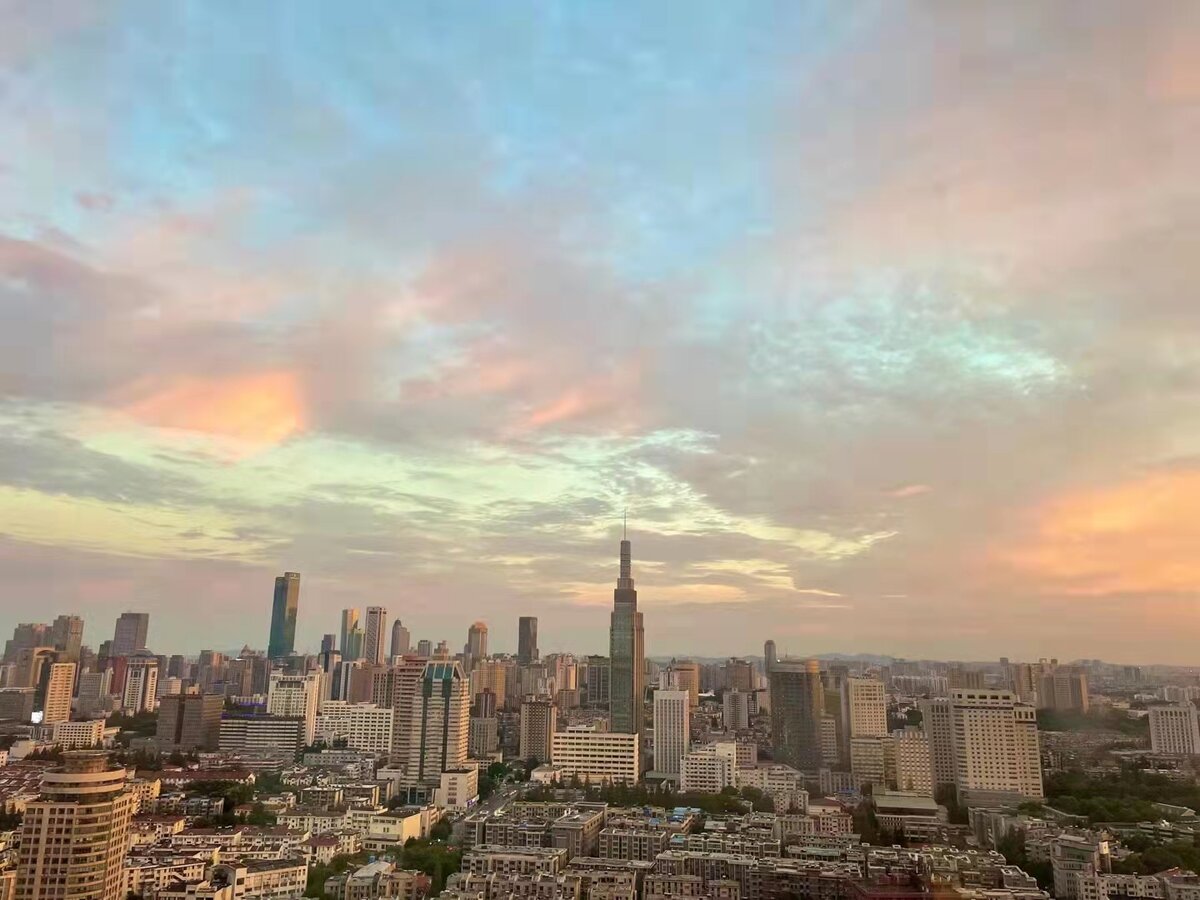 Всем привет и добро пожаловать на канал Оксана про Китай. Здесь вы надете истории о жизни в Нанкине, путешествиях, наблюдениях за местными жителями и их обычаями. Не забывайте подписываться и комментировать, если вам было интересно)