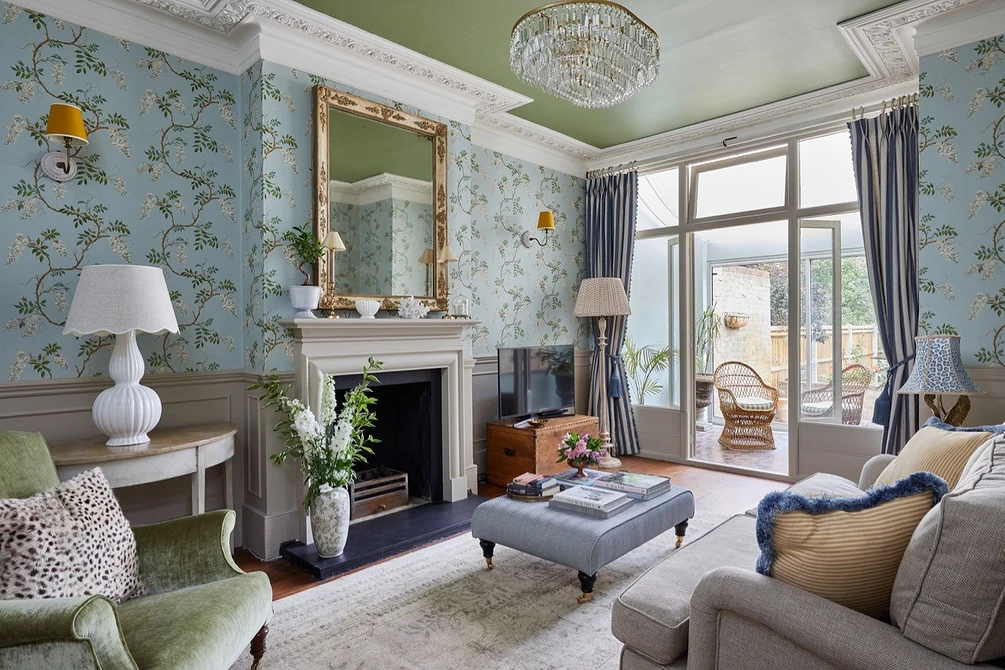 Instagram: @laurastephensid