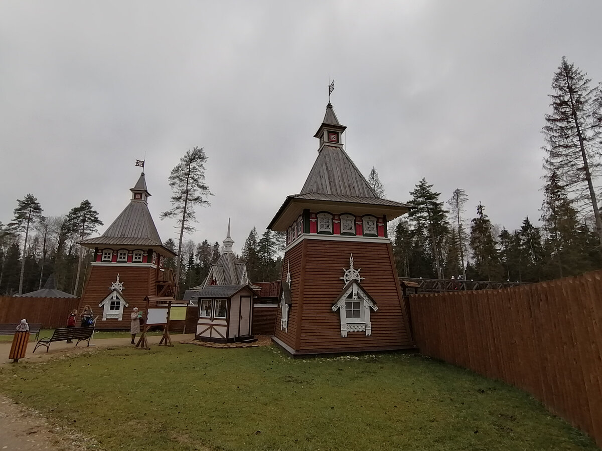 Входная группа в сафари-парке. Фото автора