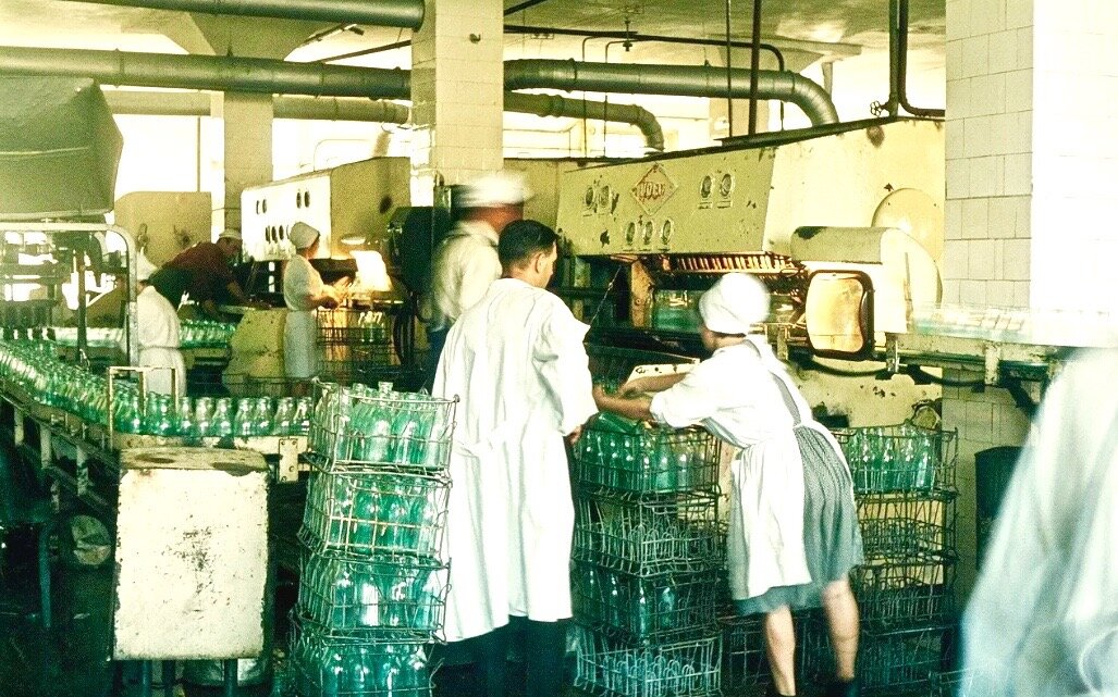 Возврат тары на молокозавод.