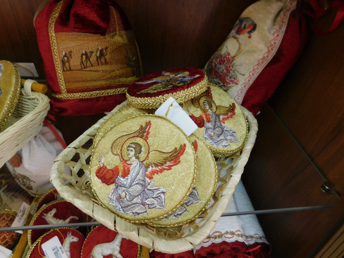 рождественские подарки в новотихвинском монастыре. волхвы рождественские ёлочные игрушки вышитые. игрушки ново тихвинского монастыря. игрушки ново тихвинского монастыря. ново-тихвинский женский монастырь в екатеринбурге лавка сувениры.