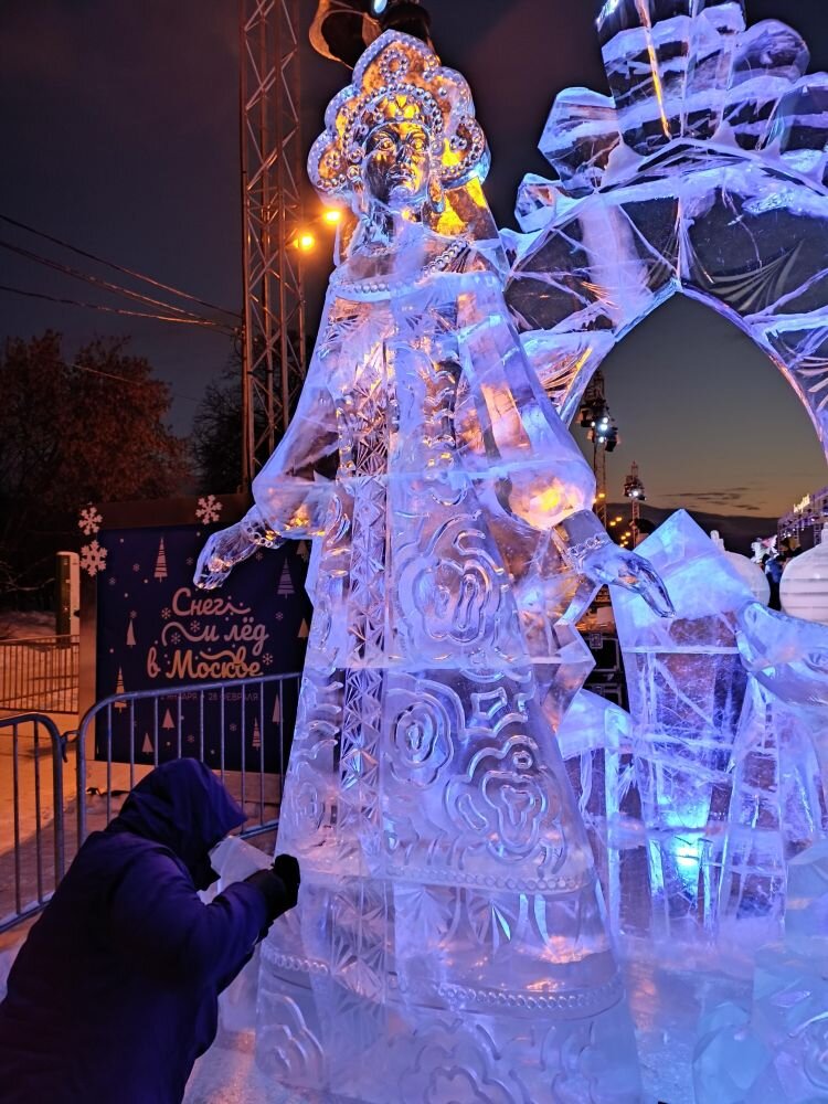 Процесс создания ледяных скульптур