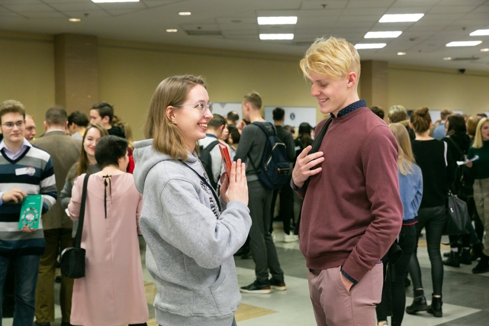 Лучше всего о своей профессии расскажет человек, который уже этим занимается. Если есть возможность — спросите у представителя специальности лично, стоит ли идти в эту отрасль