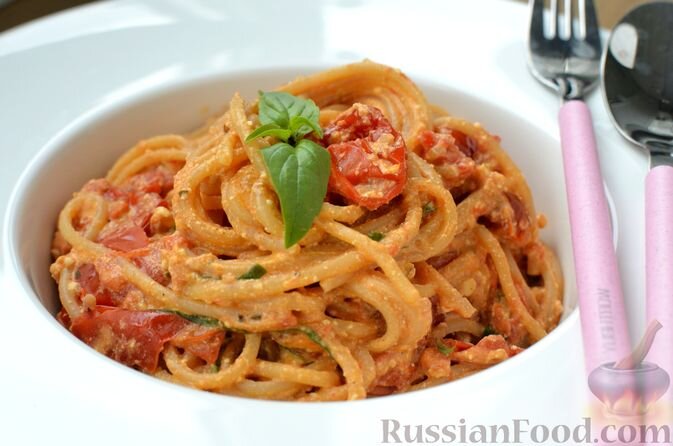Рецепт с историей: спагетти с сосисками в томатном соусе